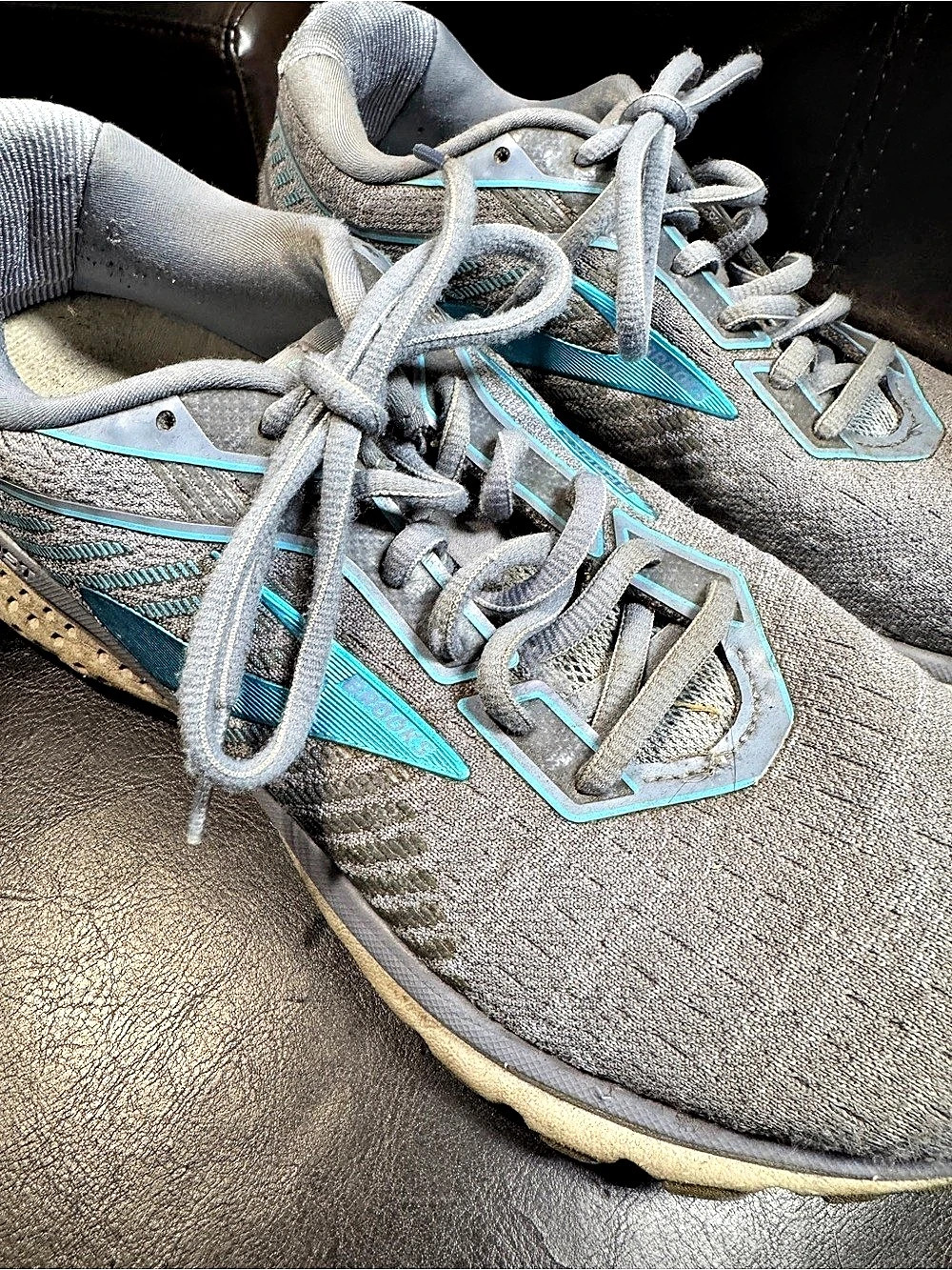 Brooks Women's Gray & Blue Athletic Shoes. Size 10.5